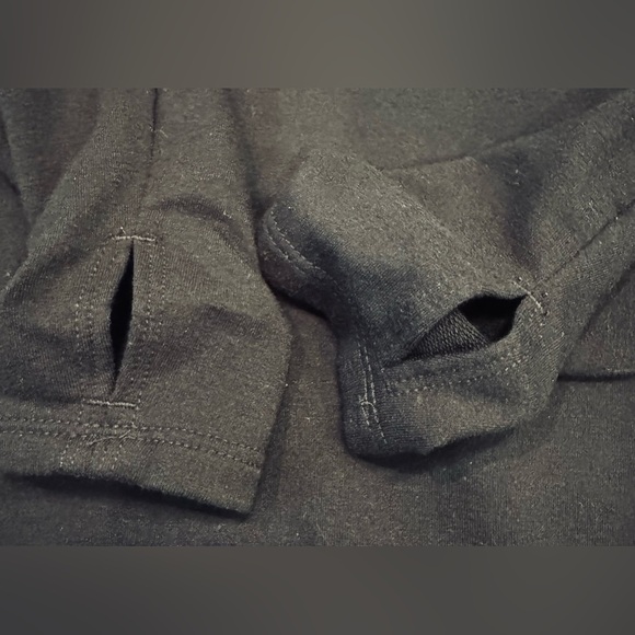 Old Navy Active Black Long Sleeve Open Back Top With Thumb Holes  Women’sSize XS - Picture 3 of 7